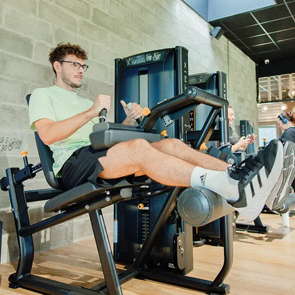 musculation-club-de-sport-jeunes-se-muscler